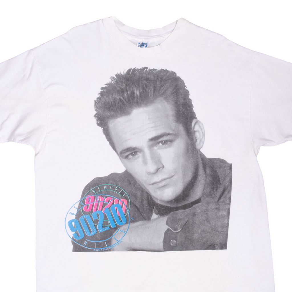 Vintage Tv Show Beverly Hills 90210 White Tee Shirt 1990S Size 2XL Made In USA with Single Stitch Sleeves

Tori Spelling, Luke Perry, Shannen Doherty, Ian Ziering, Jason Priestley, Matthew Perry...