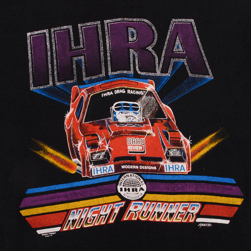 CAMISETA VINTAGE RACING IHRA DRAG RACING NIGHT RUNNERS 1982, MEDIANA, FABRICADA EN EE. UU.