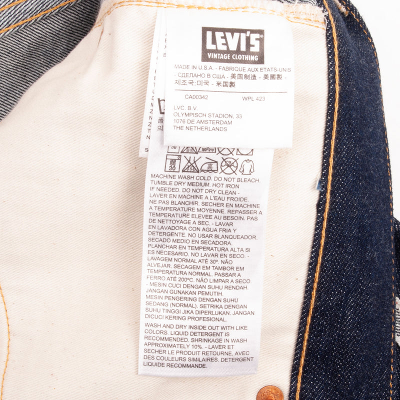 Beautiful Indigo LVC Levis 501XX Jeans With Single Stitch, Hidden Rivet and Selvedge Made in USA with Dark Blue Wash. 2000s

Size 32X34 (same actual Size)

Back Button: #4420