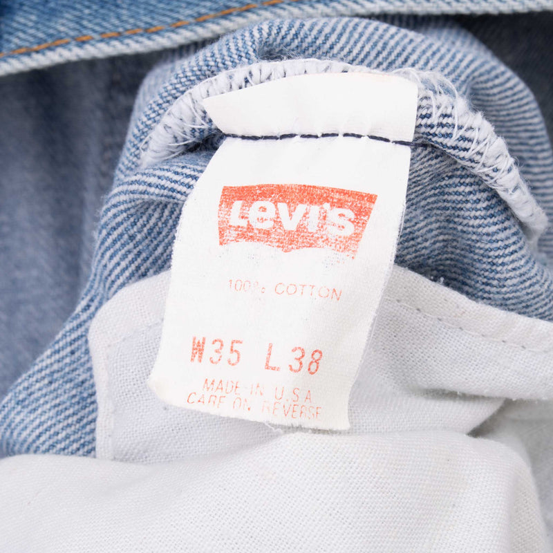 Vintage Levis 501 Indigo Jeans 1980S Size 34X33 Made In Usa With A Medium Light Wash With Light Whiskers

Size on Tag is 35X38 Actual Size Is 34X34

Back button #552