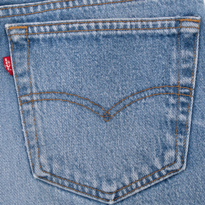 Vintage Levis 501 Indigo Jeans 1980S Size 34X33 Made In Usa With A Medium Light Wash With Light Whiskers

Size on Tag is 35X38 Actual Size Is 34X34

Back button #552