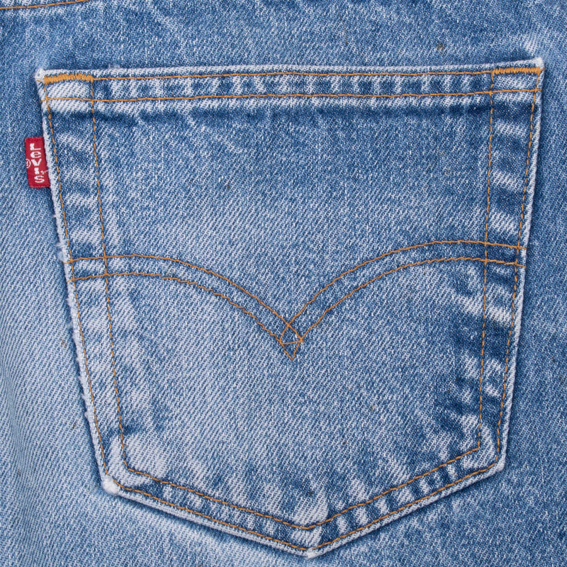 Beautiful Indigo Levis 517 Boot Cut Jeans 1980s with Medium Blue Wash With Beautiful Whiskers.

Size on tag 32X33 actual Size 31x31

Back Button #104