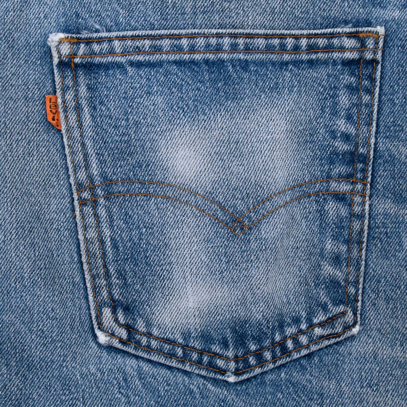 Vintage Levis 517 Orange Tab Indigo Jeans Boot Cut Size 32X30 Made In Usa With Medium Light Wash and Beautiful Whiskers early 80s

Size on tag 34X32 actual Size Is 32X30

Back Button #585