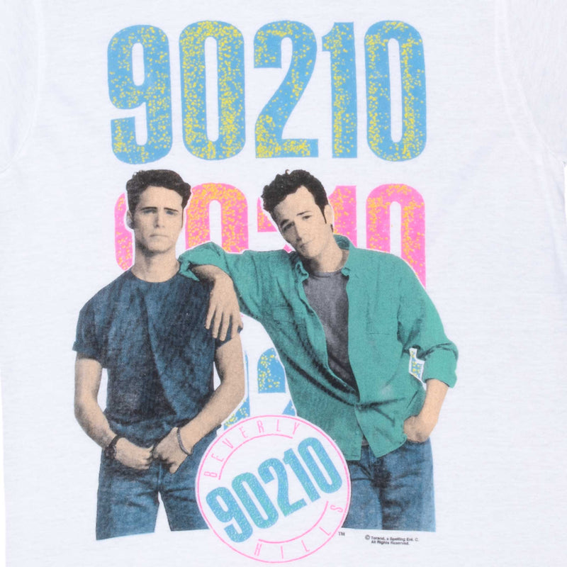 Vintage Tv Show Beverly Hills 90210 White Tee Shirt 1990S Size Medium Made In USA with Single Stitch Sleeves

Tori Spelling, Luke Perry, Shannen Doherty, Ian Ziering, Jason Priestley, Matthew Perry...