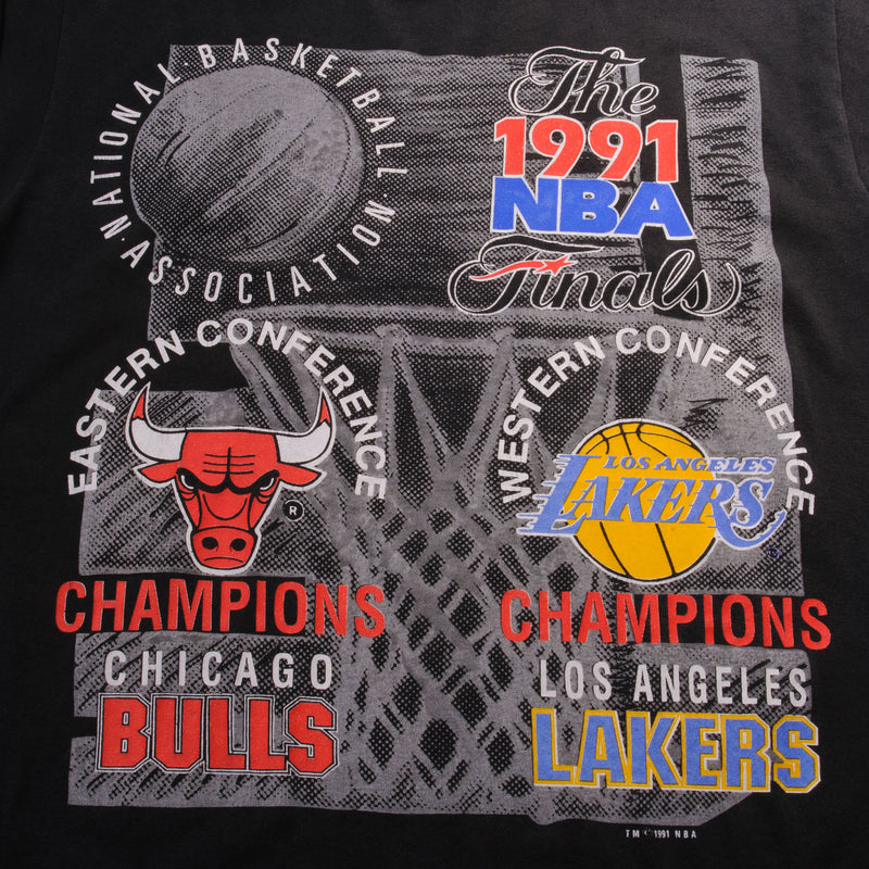 Vintage NBA Chicago Bulls Vs Los Angeles Lakers Tee Shirt 1991 Size Medium Made In USA With Single Stitch Sleeves